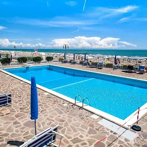 Sea View With Swimming Pool Apartment Lido di Jesolo